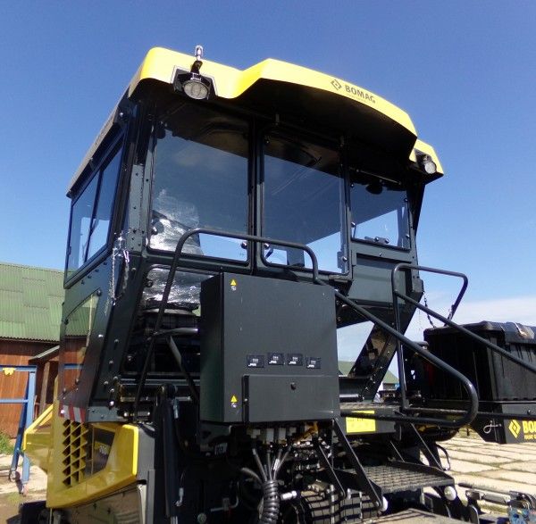 Металлическая кабина на асфальтоукладчик BOMAG BF700C-2