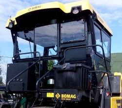 Металлическая кабина на асфальтоукладчик BOMAG BF700C-2