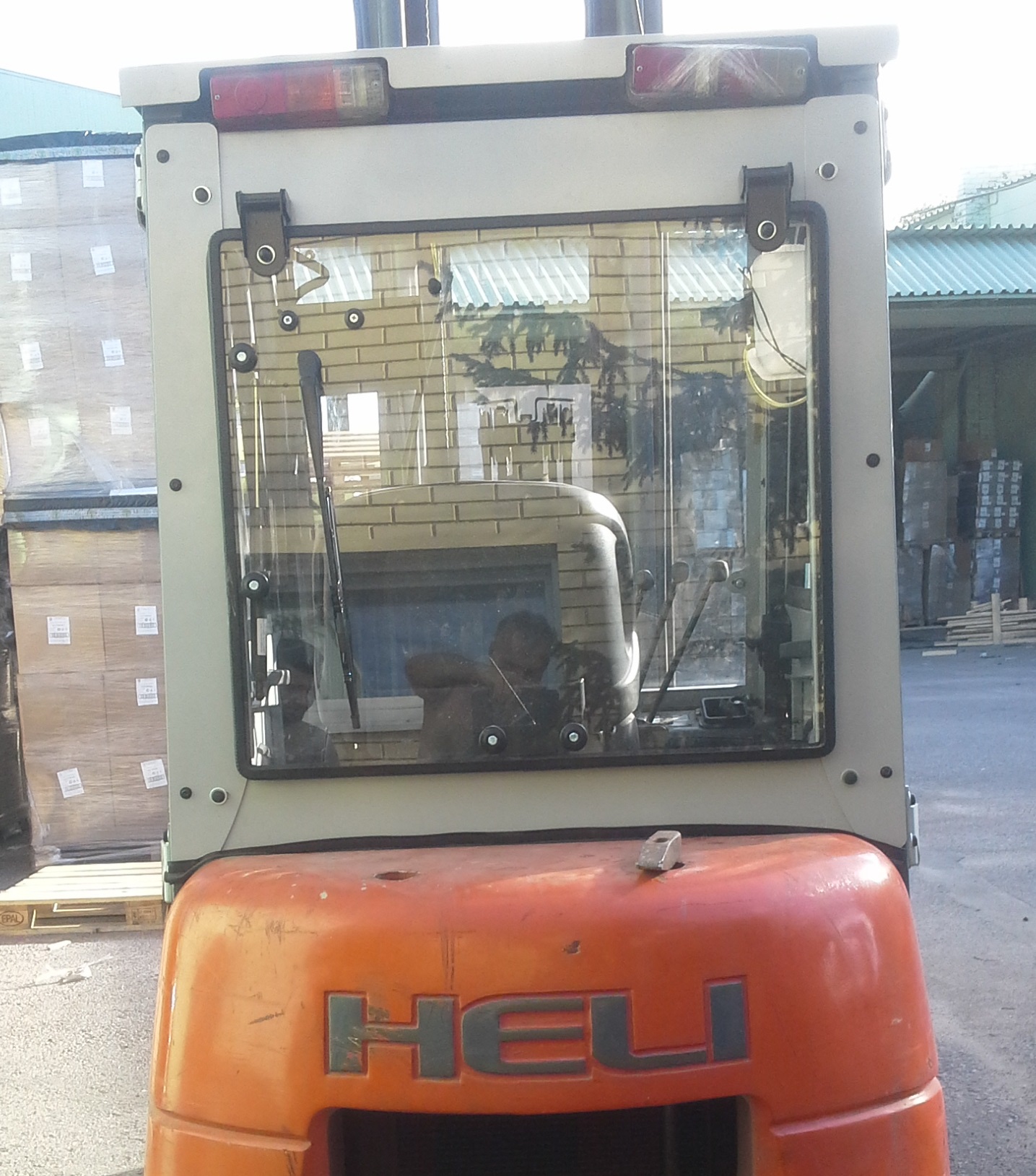 Металлическая кабина на погрузчик HELI 1,5-1,8т (серия Н2000)