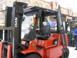 Металлическая кабина на погрузчик Nissan 4-5т